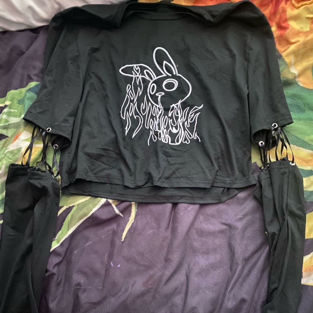 flaming bunny cropped tee